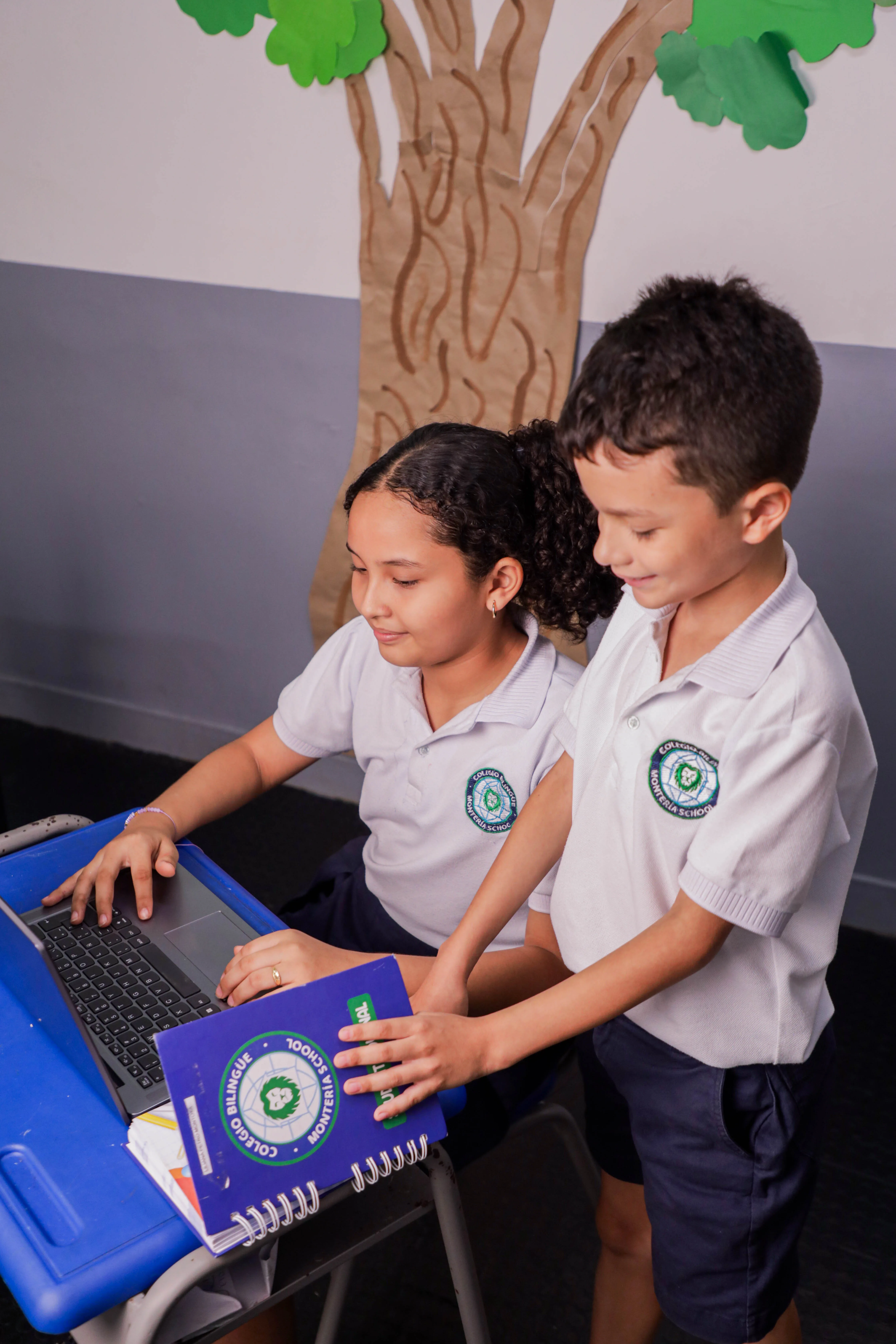 Science club: learning by experimenting